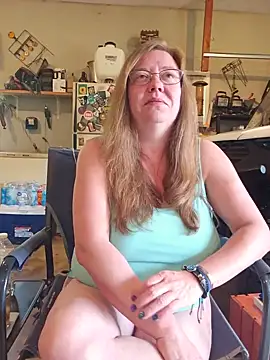 Snapshot of MsShelby40 chatting on June 14, 8:44 pm MsShelby40 online show from June 14, 8:44 pm