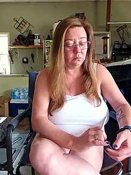 Snapshot of MsShelby40 chatting on June 16, 3:58 pm MsShelby40 online show from June 16, 3:58 pm
