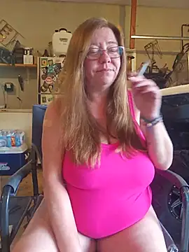 Snapshot of MsShelby40 chatting on August 8, 9:50 pm MsShelby40 online show from August 8, 9:50 pm