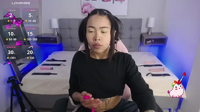 Snapshot of Violetta_Suky chatting on December 3, 1:21 pm Violetta Suky online show from December 3, 1:21 pm