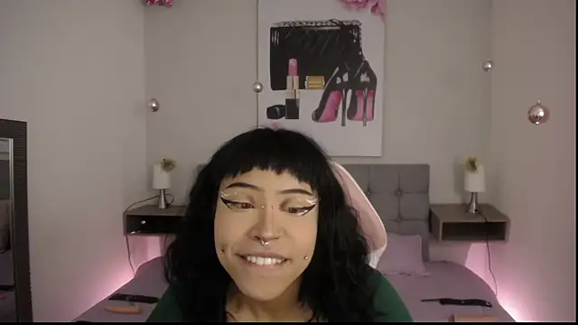 Snapshot of Violetta_Suky chatting on January 14, 1:28 pm Violetta Suky online show from January 14, 1:28 pm