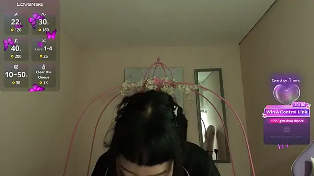 Snapshot of Violetta_Suky chatting on February 17, 1:10 pm Violetta Suky online show from February 17, 1:10 pm