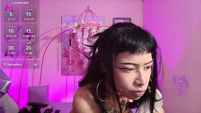 Snapshot of Violetta_Suky chatting on February 27, 4:43 pm Violetta Suky online show from February 27, 4:43 pm
