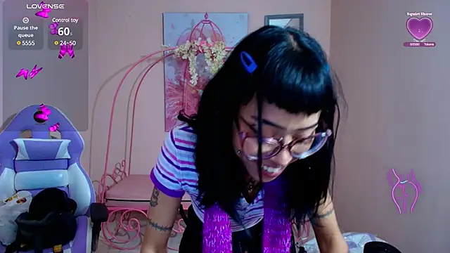 Snapshot of Violetta_Suky chatting on March 3, 1:53 pm Violetta Suky online show from March 3, 1:53 pm