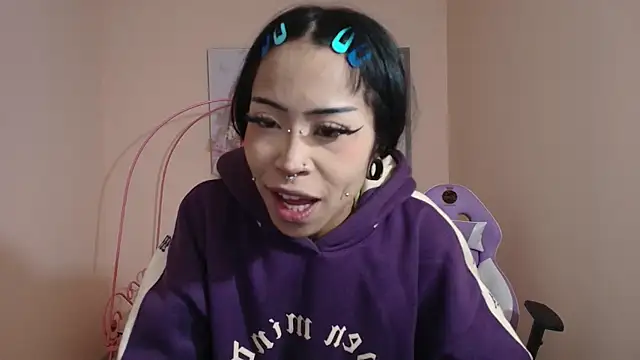 Snapshot of Violetta_Suky chatting on March 14, 1:13 pm Violetta Suky online show from March 14, 1:13 pm