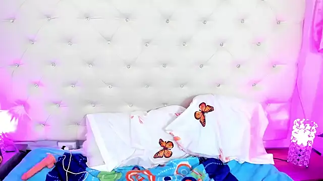 sophie pariss online show from February 9, 6:11 am