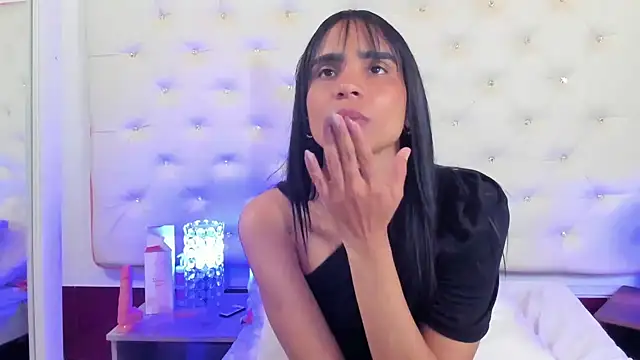 sophie pariss online show from March 8, 7:05 am