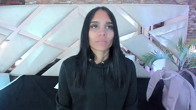 sophie pariss online show from February 4, 2:39 am