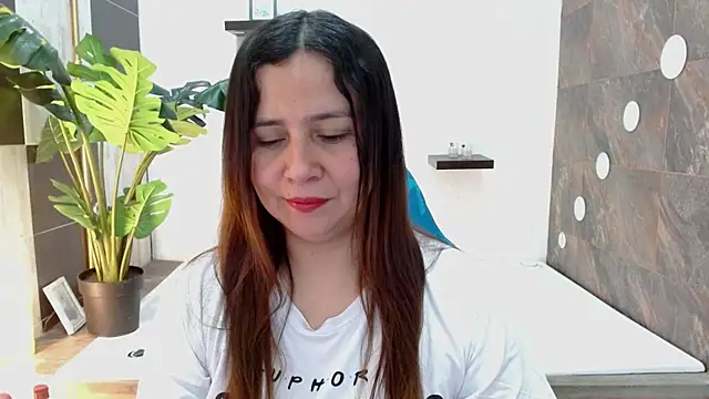 Snapshot of Heidy_Wells chatting on May 26, 1:18 pm Heidy Wells online show from May 26, 1:18 pm