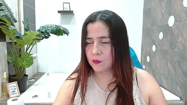 Snapshot of Heidy_Wells chatting on July 10, 1:25 pm Heidy Wells online show from July 10, 1:25 pm