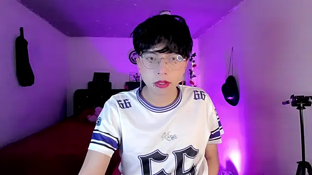 Snapshot of AnggelONfiree chatting on January 18, 4:05 am AnggelONfiree online show from January 18, 4:05 am