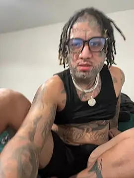 Snapshot of Azazelihornyasf chatting on February 9, 1:37 pm Azazelihornyasf online show from February 9, 1:37 pm