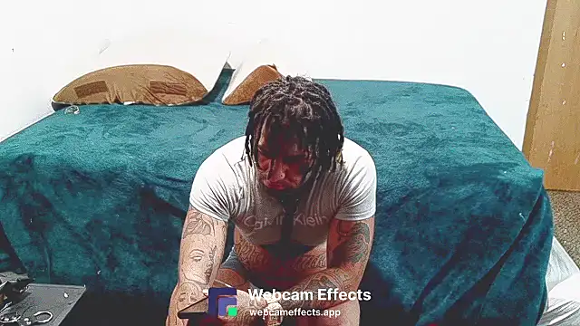 Snapshot of Azazelihornyasf chatting on March 1, 2:46 am Azazelihornyasf online show from March 1, 2:46 am