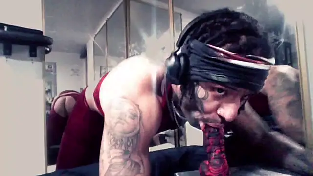 Snapshot of Azazelihornyasf chatting on April 7, 1:28 am Azazelihornyasf online show from April 7, 1:28 am