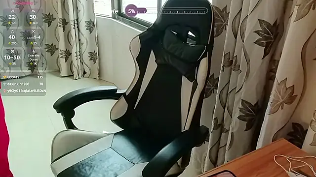 luoxuwen online show from February 14, 5:51 am