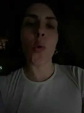 isadelasestrellas online show from February 15, 9:00 pm