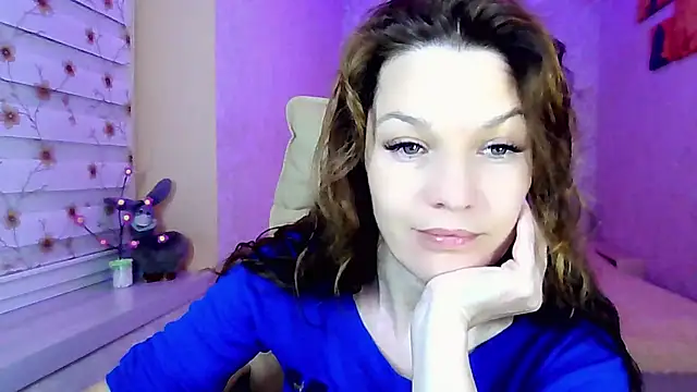 impossibleluna online show from April 29, 7:20 pm