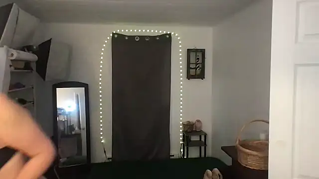 BonfireBonnie online show from December 19, 8:13 pm