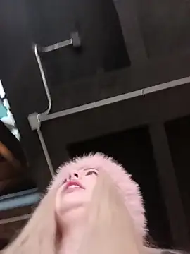 madelaine- online show from March 12, 7:09 pm