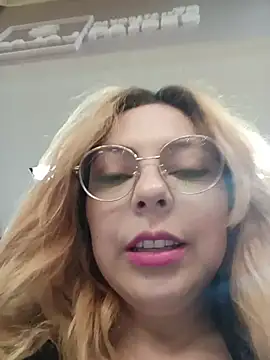 Snapshot of madelaine- chatting on May 3, 6:58 pm madelaine- online show from May 3, 6:58 pm