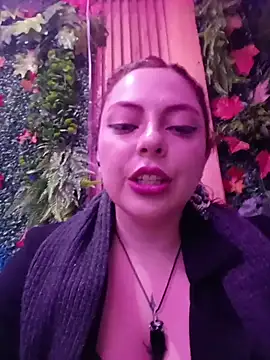 Snapshot of madelaine- chatting on June 6, 7:29 pm madelaine- online show from June 6, 7:29 pm