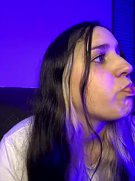 Snapshot of valentina_jonnes1 chatting on January 11, 3:44 am valentina jonnes1 online show from January 11, 3:44 am