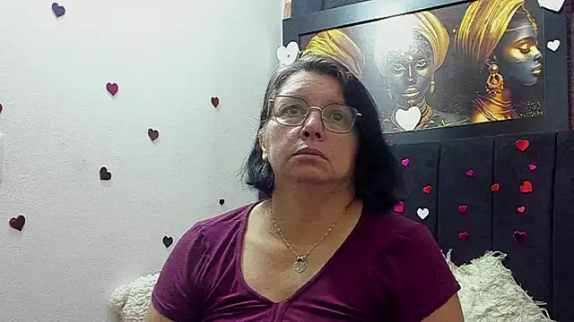 Snapshot of Evaaross_2345 chatting on May 31, 1:40 pm Evaaross 2345 online show from May 31, 1:40 pm