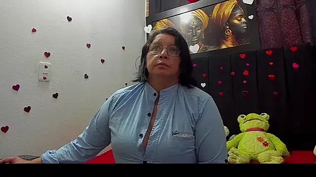 Snapshot of Evaaross_2345 chatting on June 7, 8:34 pm Evaaross 2345 online show from June 7, 8:34 pm
