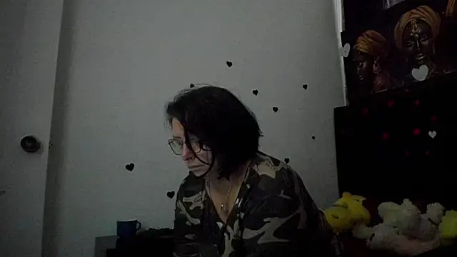 Snapshot of Evaaross_2345 chatting on June 8, 12:38 pm Evaaross 2345 online show from June 8, 12:38 pm