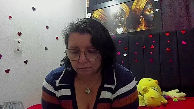 Snapshot of Evaaross_2345 chatting on June 9, 2:17 pm Evaaross 2345 online show from June 9, 2:17 pm