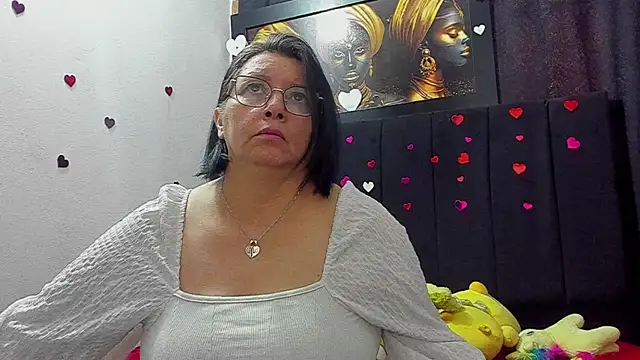 Snapshot of Evaaross_2345 chatting on June 11, 1:31 pm Evaaross 2345 online show from June 11, 1:31 pm