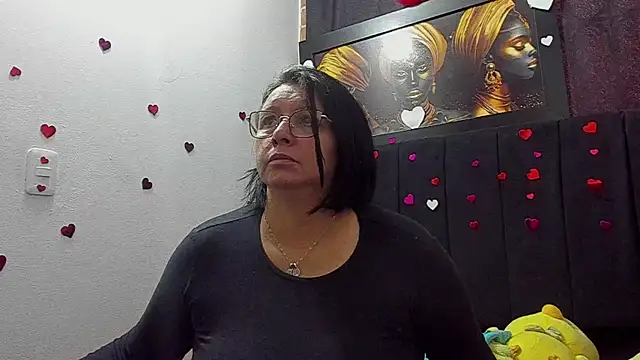 Snapshot of Evaaross_2345 chatting on June 12, 2:16 pm Evaaross 2345 online show from June 12, 2:16 pm