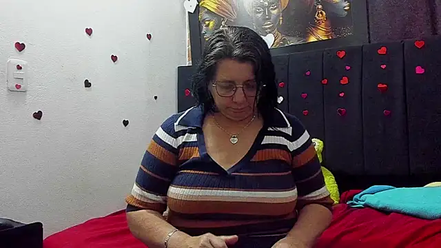 Snapshot of Evaaross_2345 chatting on June 19, 8:12 pm Evaaross 2345 online show from June 19, 8:12 pm