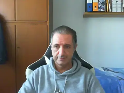 Snapshot of lliuk70mi chatting on December 27, 12:01 pm lliuk70mi online show from December 27, 12:01 pm