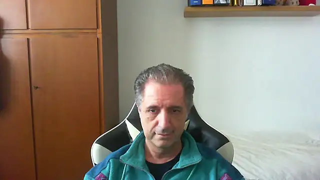lliuk70mi online show from April 18, 1:37 pm