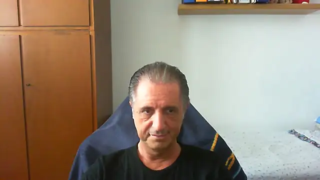 Snapshot of lliuk70mi chatting on June 8, 11:32 am lliuk70mi online show from June 8, 11:32 am