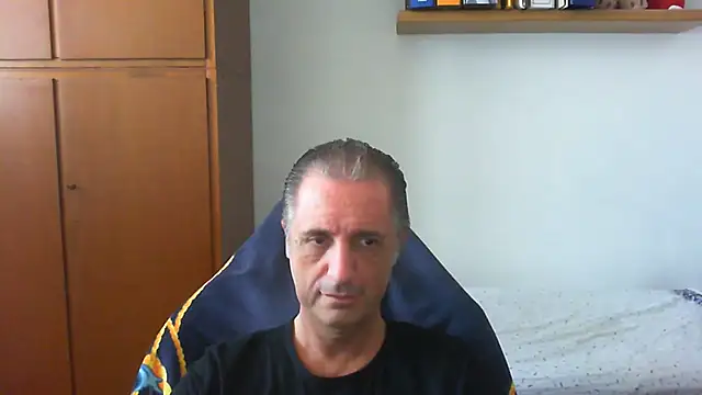 Snapshot of lliuk70mi chatting on June 11, 1:31 pm lliuk70mi online show from June 11, 1:31 pm