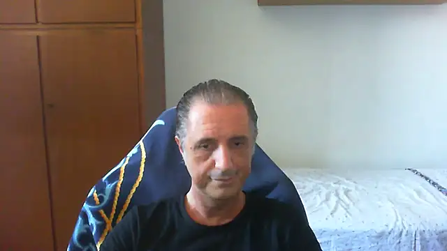 Snapshot of lliuk70mi chatting on June 17, 1:01 pm lliuk70mi online show from June 17, 1:01 pm
