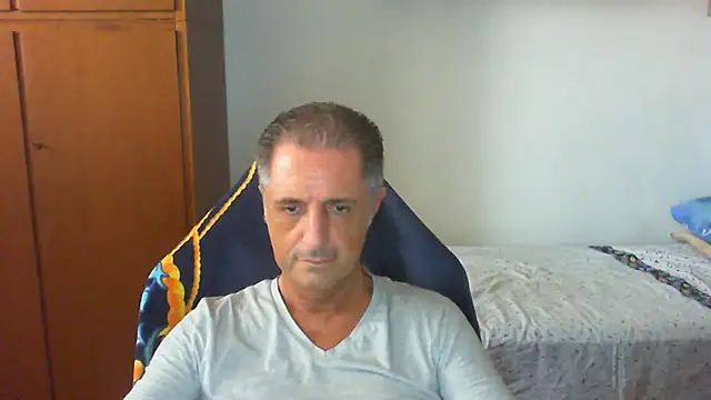 Snapshot of lliuk70mi chatting on June 24, 12:04 pm lliuk70mi online show from June 24, 12:04 pm
