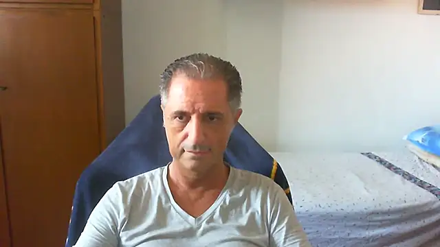 Snapshot of lliuk70mi chatting on June 27, 8:08 am lliuk70mi online show from June 27, 8:08 am
