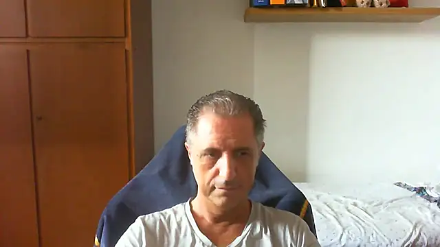 Snapshot of lliuk70mi chatting on June 27, 2:55 pm lliuk70mi online show from June 27, 2:55 pm