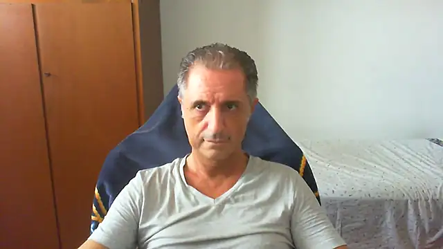Snapshot of lliuk70mi chatting on June 29, 12:38 pm lliuk70mi online show from June 29, 12:38 pm