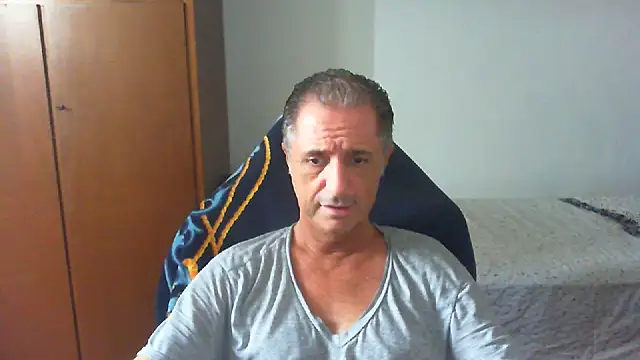 Snapshot of lliuk70mi chatting on July 1, 11:34 am lliuk70mi online show from July 1, 11:34 am