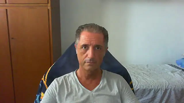 Snapshot of lliuk70mi chatting on July 10, 1:36 pm lliuk70mi online show from July 10, 1:36 pm