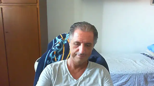 Snapshot of lliuk70mi chatting on July 11, 12:19 pm lliuk70mi online show from July 11, 12:19 pm