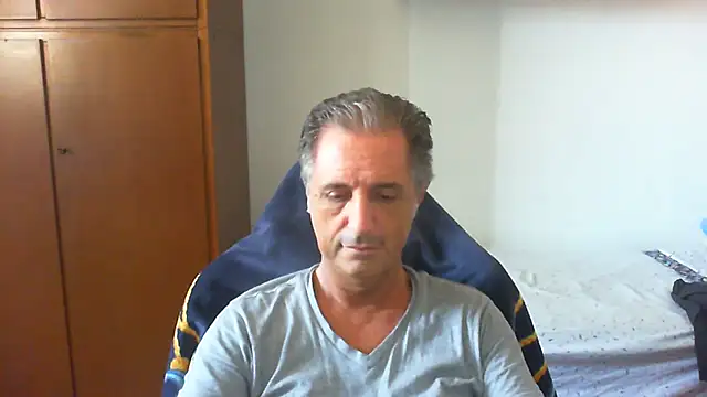 Snapshot of lliuk70mi chatting on July 21, 1:02 pm lliuk70mi online show from July 21, 1:02 pm