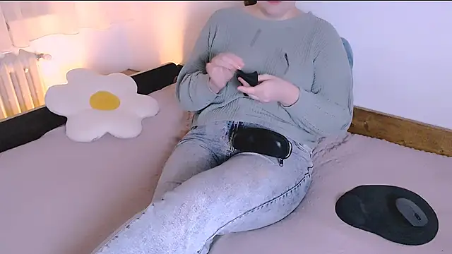 ChubbyMaia online show from March 2, 7:10 pm