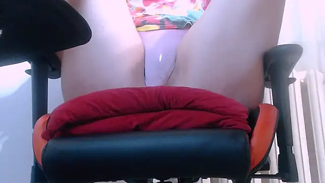 ChubbyMaia online show from August 7, 11:45 am