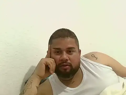 GABRIELGARCIA1313 online show from January 12, 1:00 am