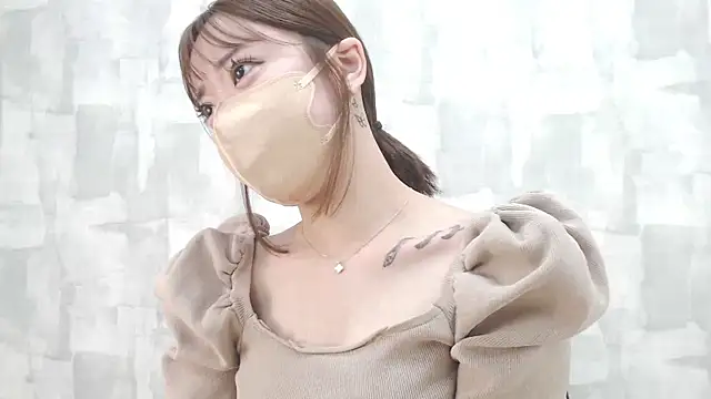 LOVE MOMO LOVE online show from January 13, 2:32 pm